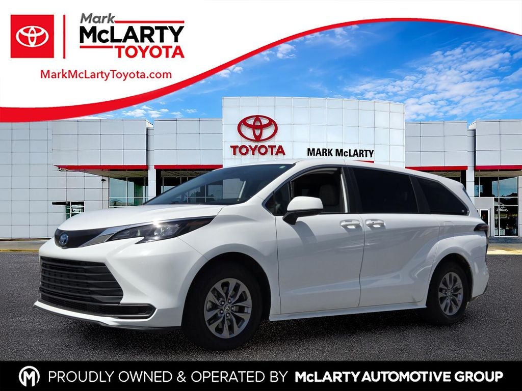 2025 Toyota Sienna LE 8 Passenger in Ice Cap — front three-quarter view