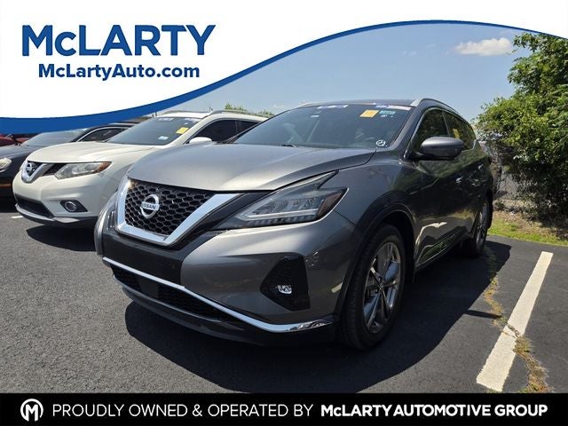2019 Nissan Murano Platinum in Gun Metallic — front three-quarter view
