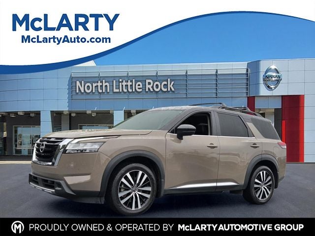 2023 Nissan Pathfinder Platinum in Baja Storm/Super Black Roof — front three-quarter view