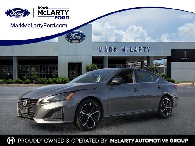 2024 Nissan Altima 2.5 SR in Gun Metallic — front three-quarter view