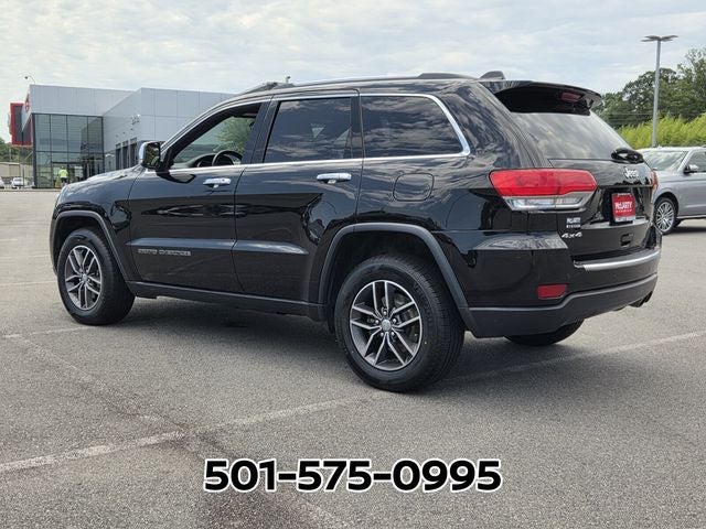 2017 Jeep Grand Cherokee — rear three-quarter view