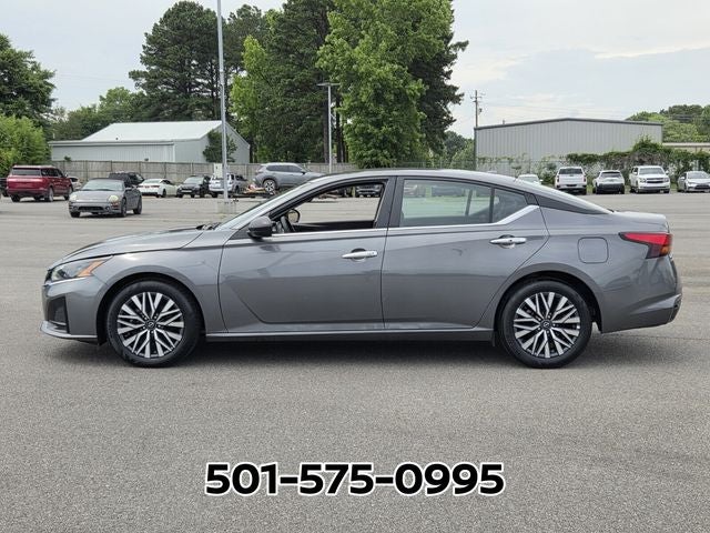 2025 Nissan Altima — side profile view