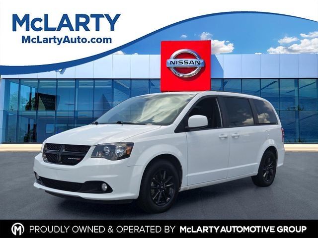2020 Dodge Grand Caravan SE Plus in White Knuckle Clearcoat — front three-quarter view