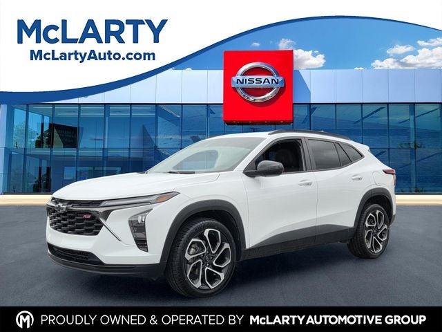 2024 Chevrolet Trax 2RS in Summit White — front three-quarter view