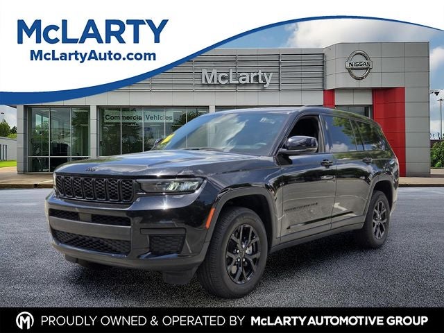2024 Jeep Grand Cherokee L Altitude in Diamond Black Crystal Pearlcoat — front three-quarter view