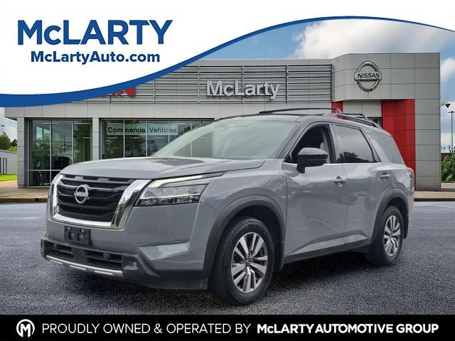 2022 Nissan Pathfinder SL in Solid Gray/Super Black — front three-quarter view