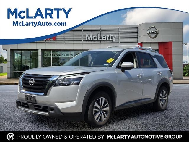 2023 Nissan Pathfinder SL in Brilliant Silver Metallic — front three-quarter view